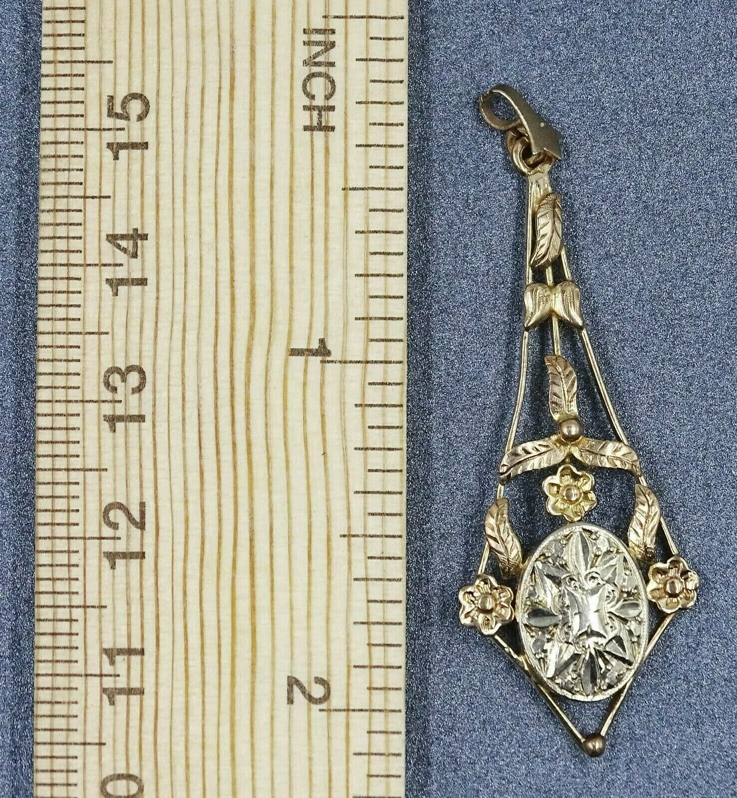 9ct Yellow & White Gold Pendant with Flower & Leaf Design